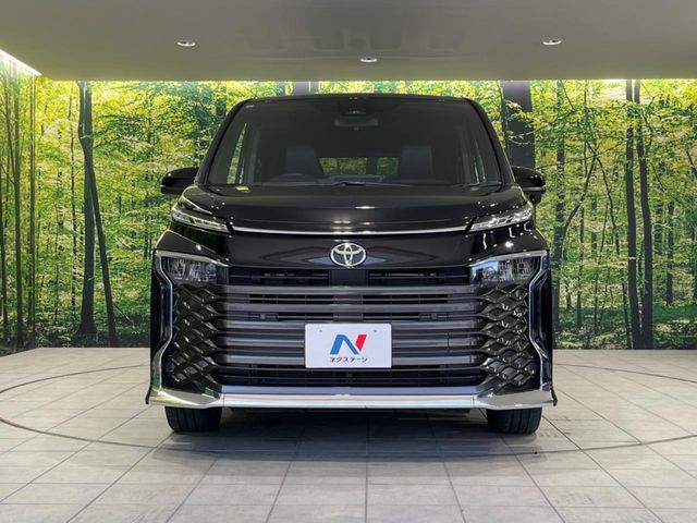 TOYOTA VOXY 4WD 2024