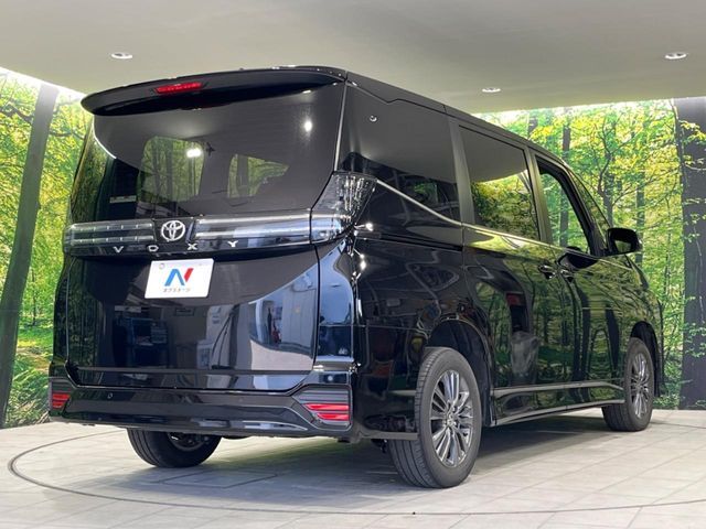 TOYOTA VOXY 4WD 2024