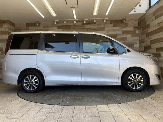 TOYOTA ESQUIRE HYBRID 2017