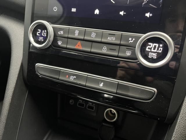 RENAULT RENAULT MEGANE hatchback 2024