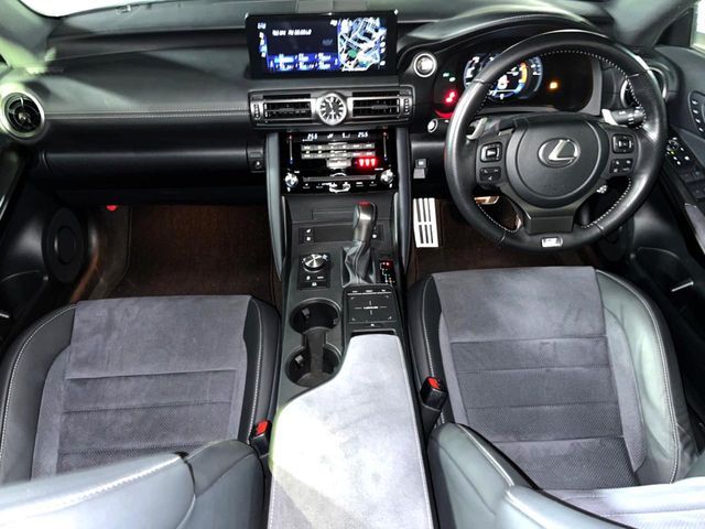 TOYOTA LEXUS IS350 2022