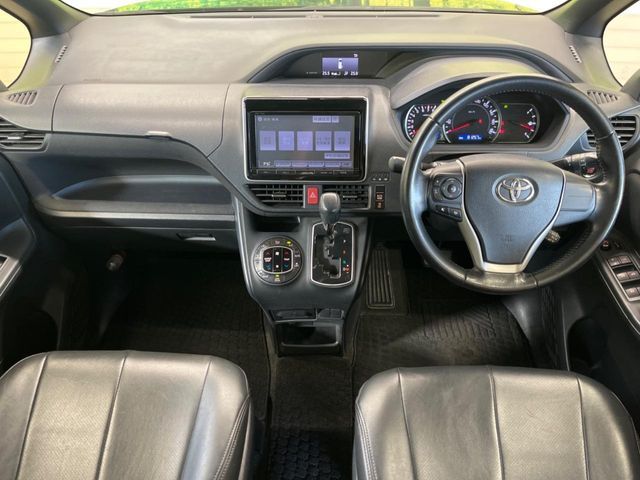 TOYOTA VOXY 2014