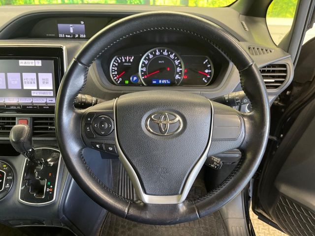 TOYOTA VOXY 2014
