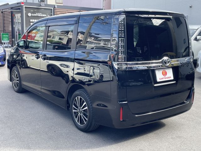 TOYOTA VOXY 2015