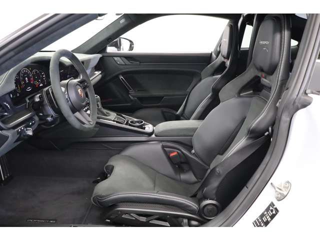 PORSCHE PORSCHE 911 2025