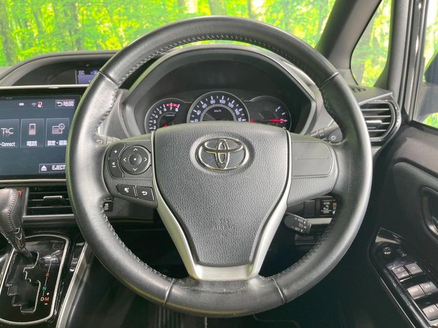 TOYOTA VOXY 2018