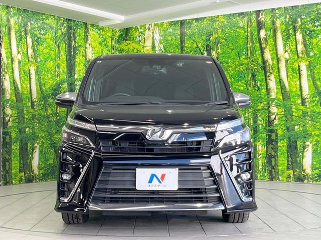 TOYOTA VOXY 2018