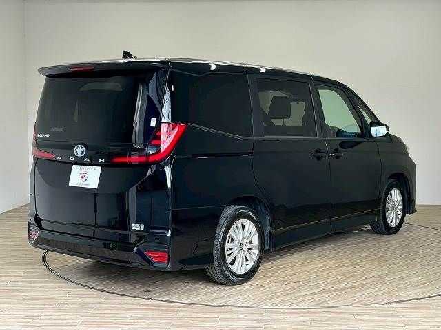 TOYOTA NOAH HYBRID 2023