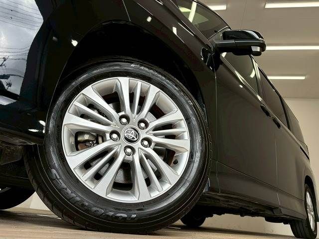 TOYOTA NOAH HYBRID 2023