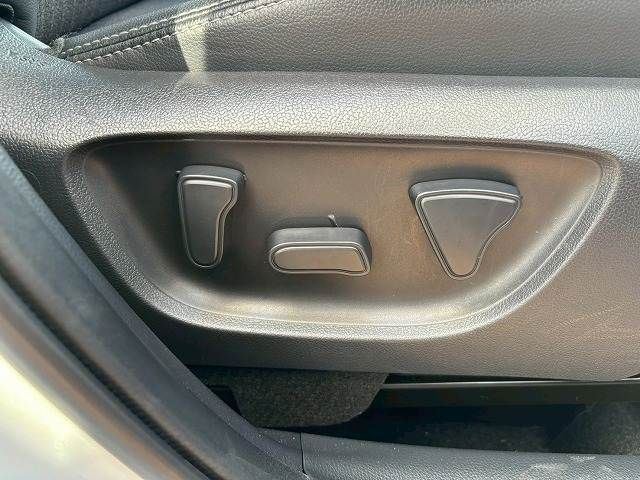 TOYOTA YARIS CROSS HYBRID 2023