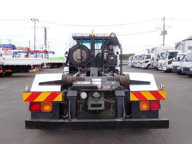 MITSUBISHI FUSOU FIGHTER 2012