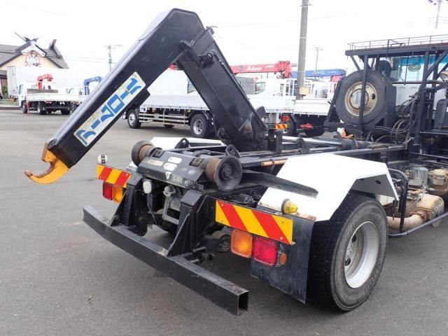 MITSUBISHI FUSOU FIGHTER 2012