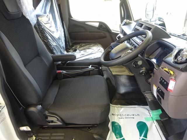 MITSUBISHI CANTER 2025