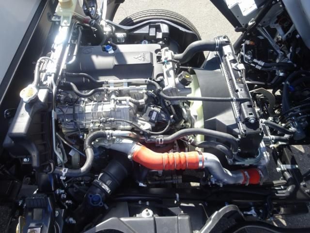 MITSUBISHI CANTER 2025