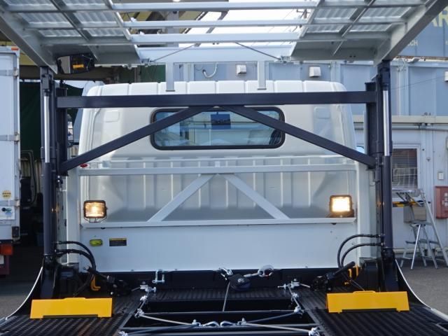 MITSUBISHI CANTER 2025