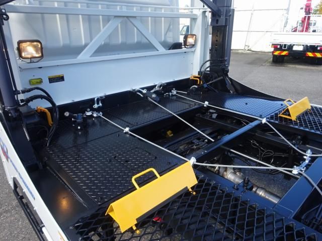 MITSUBISHI CANTER 2025