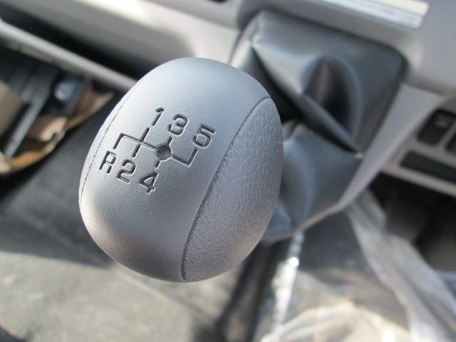 MITSUBISHI CANTER 2023