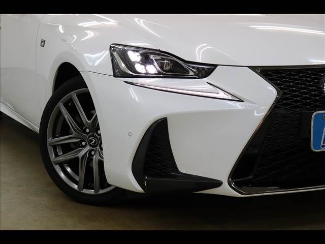 TOYOTA LEXUS IS300h 2016
