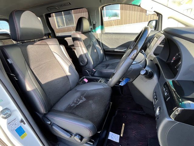 TOYOTA VELLFIRE 2014