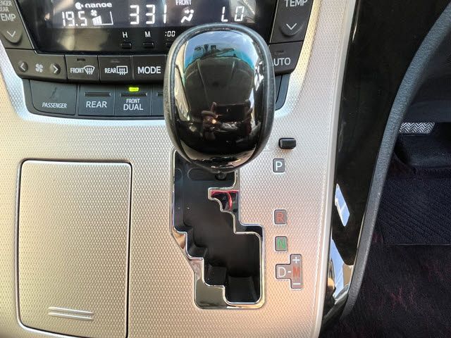 TOYOTA VELLFIRE 2014