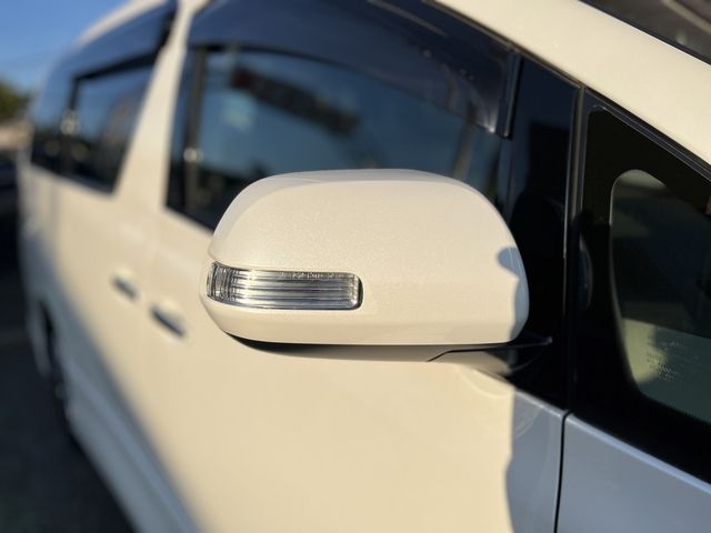 TOYOTA VELLFIRE 2014