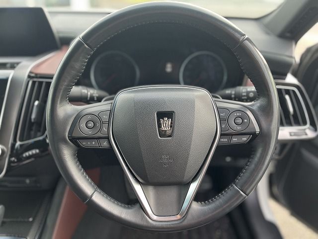 TOYOTA CROWN sedan hybrid 4WD 2018