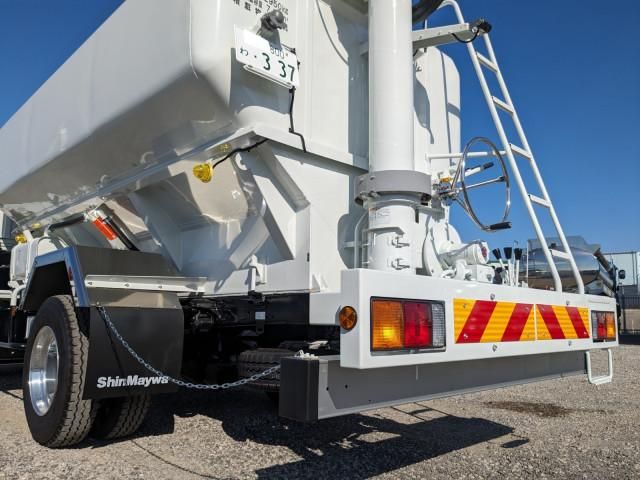 MITSUBISHI FUSOU FIGHTER 2025