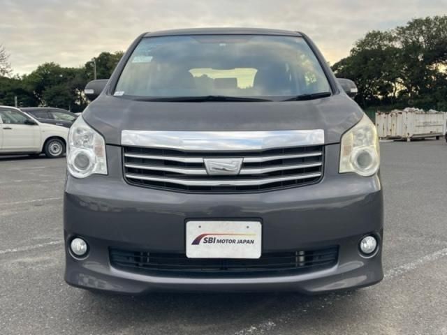 TOYOTA NOAH 2012