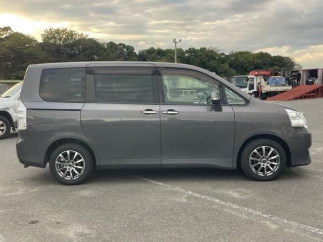 TOYOTA NOAH 2012