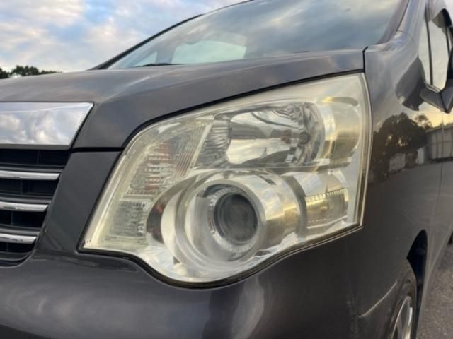 TOYOTA NOAH 2012