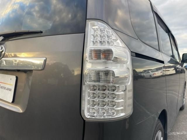 TOYOTA NOAH 2012