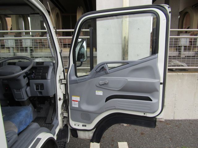 MITSUBISHI CANTER GUTS 2006