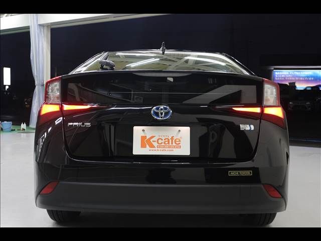 TOYOTA PRIUS 2021