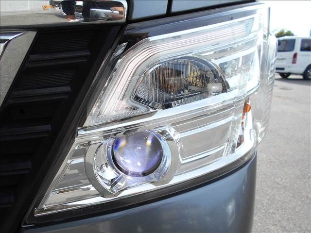 NISSAN NV350 CARAVAN 2018