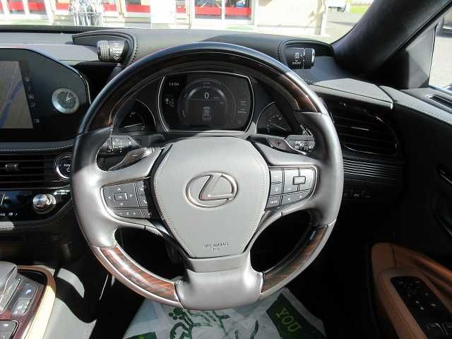 TOYOTA LEXUS LS500h 4WD 2022