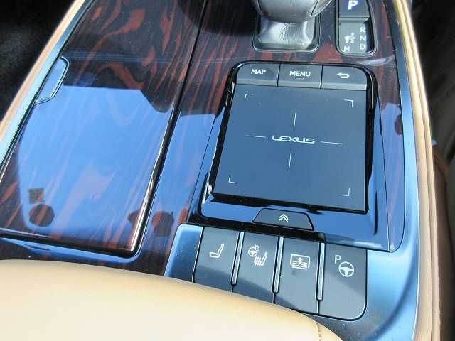 TOYOTA LEXUS LS500h 4WD 2022