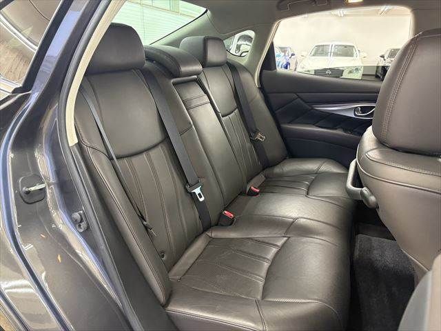 NISSAN FUGA HYBRID 2012