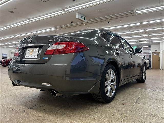 NISSAN FUGA HYBRID 2012