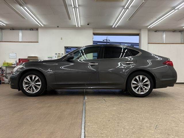 NISSAN FUGA HYBRID 2012