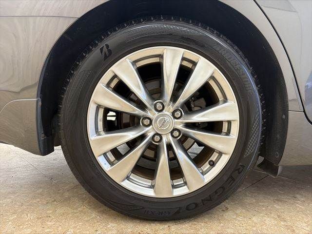 NISSAN FUGA HYBRID 2012