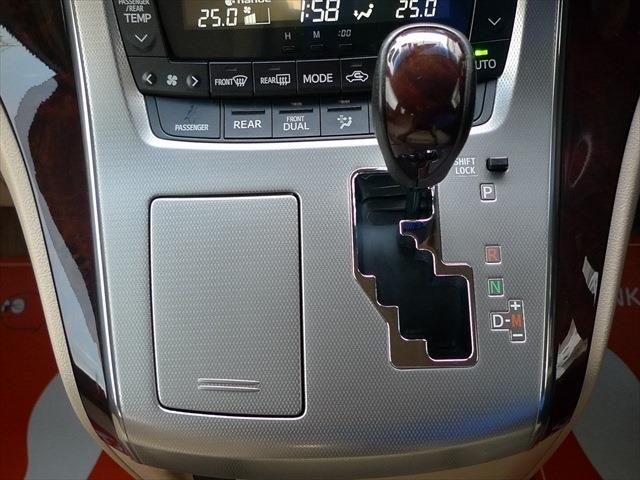 TOYOTA VELLFIRE 4WD 2013