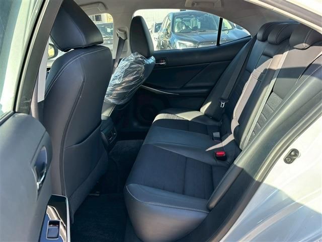 TOYOTA LEXUS IS300h 2014