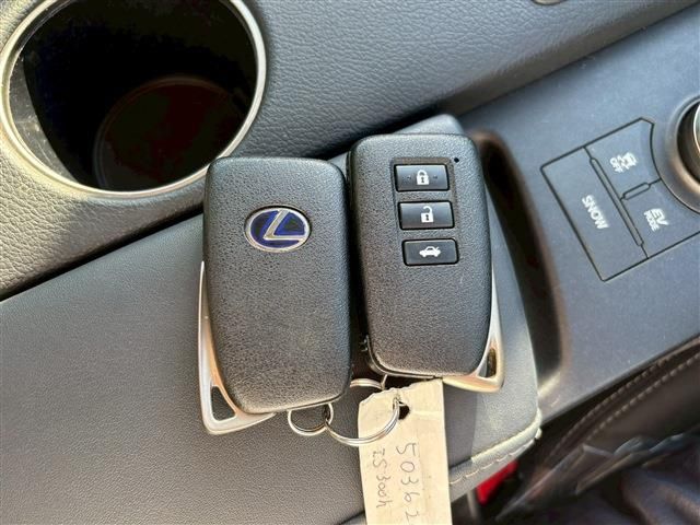 TOYOTA LEXUS IS300h 2014