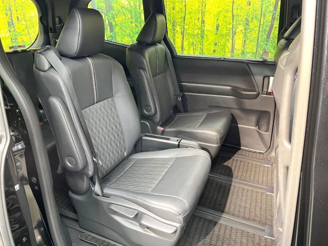 TOYOTA NOAH HYBRID 2023