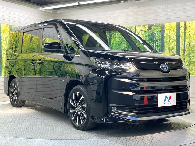 TOYOTA NOAH HYBRID 2023