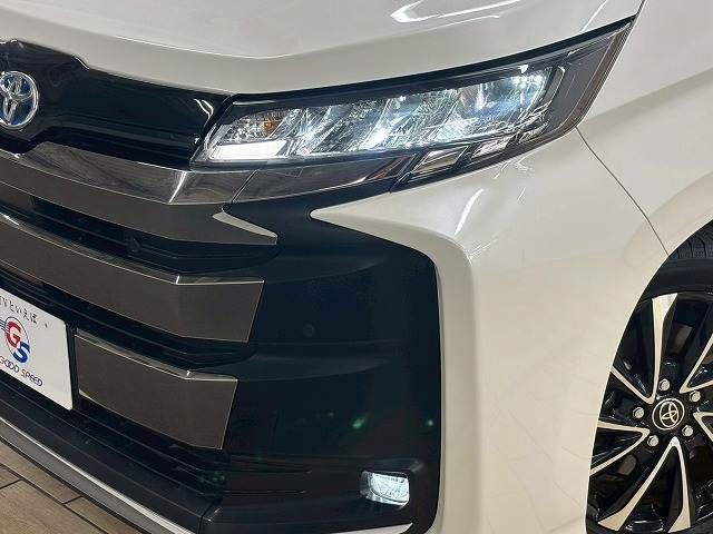 TOYOTA NOAH HYBRID 2022