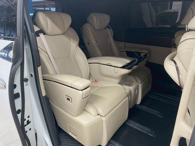 TOYOTA ALPHARD hybrid 4WD 2023