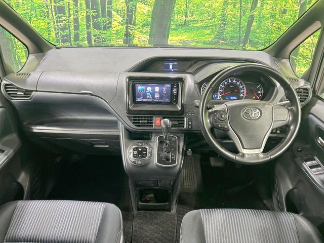 TOYOTA VOXY 2014