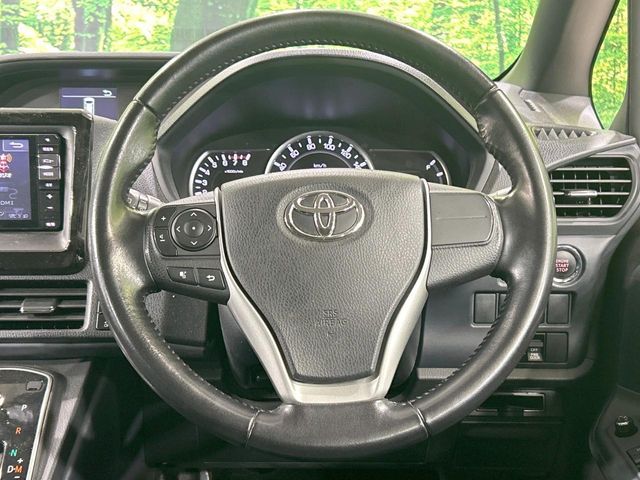 TOYOTA VOXY 2014