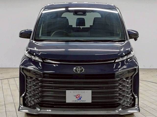 TOYOTA VOXY 2024